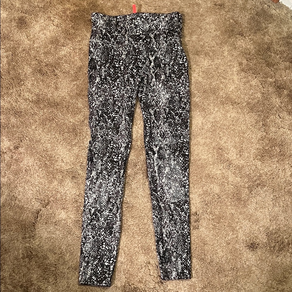 Spanx Medium Black and White Patterned Leggings NWOT